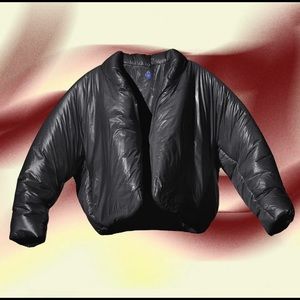 NWT YEEZY Round Jacket Black Size Large Unisex Gap Fast Ship UNOPENED IN HAND